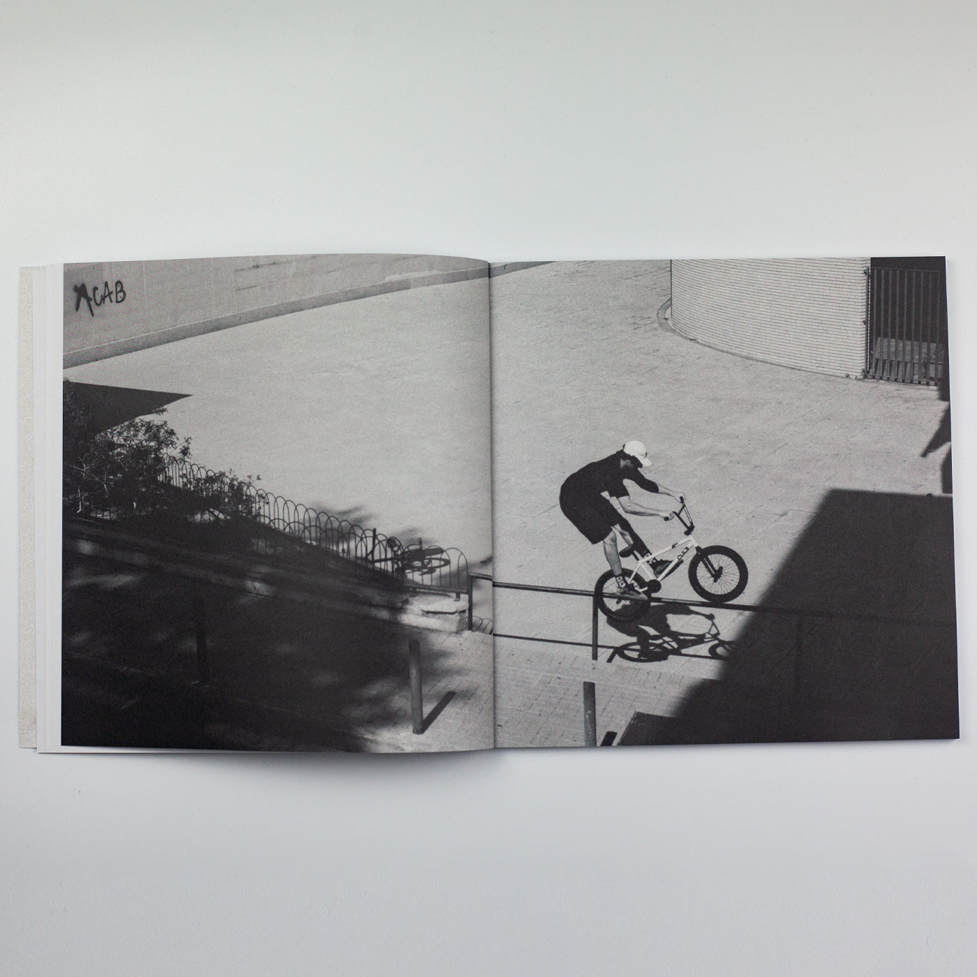 Cult "Sleepless in España" Book