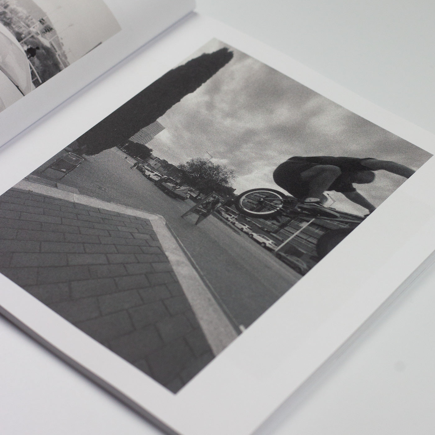 Cult "Sleepless in España" Book