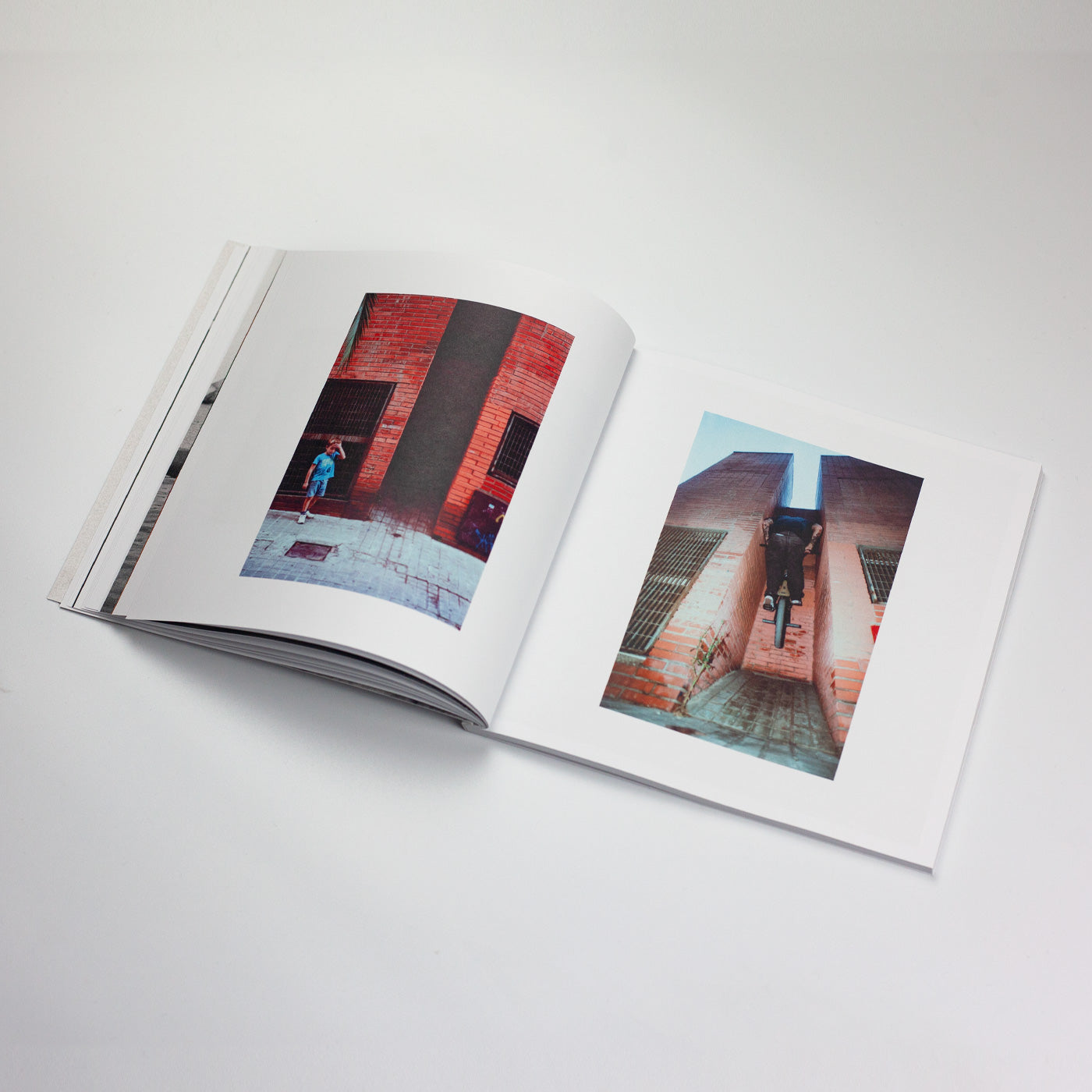 Cult "Sleepless in España" Book